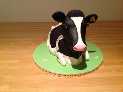 Daisy Moo Cow - Cake by Evelynscakeboutique