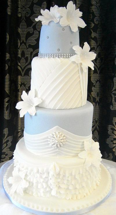 Dress inspired wedding cake. - Cake by Annette