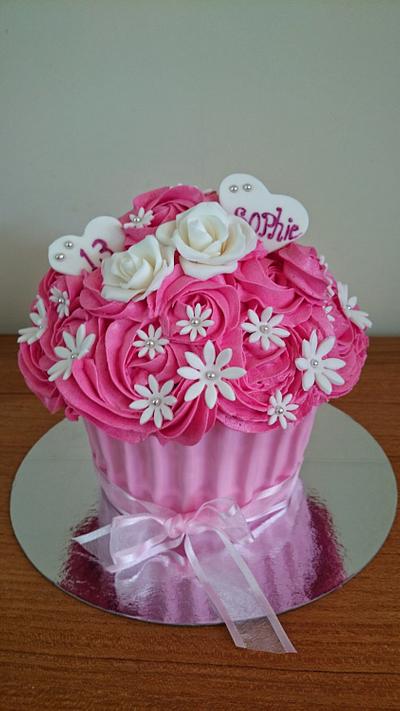 Giant cupcake in pink - Cake by Pauliens Taarten