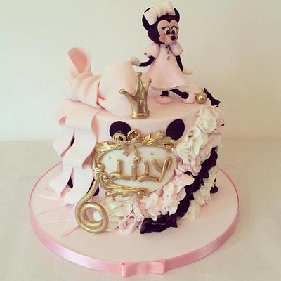 Minnie Mouse in pink, black and gold - Cake by Dee
