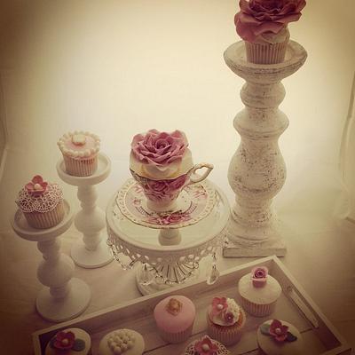 Wedding cupcakes - Cake by Priscilla's Cakes