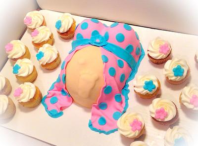 Baby bump gender reveal - Cake by Cups-N-Cakes 
