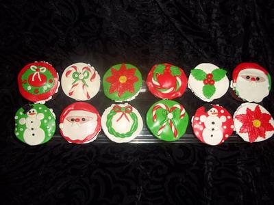 Christmas Cupcakes - Cake by SUGARScakecupcakes