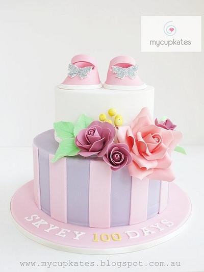 Baby girl booties & sugar flowers cake - Cake by Kate Kim