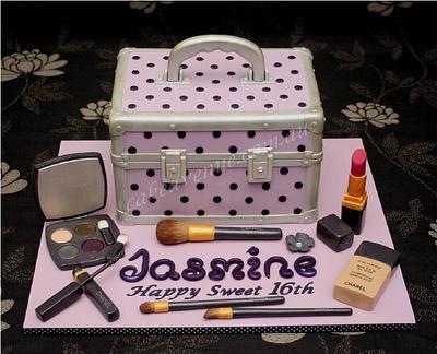 Chanel Makeup Case - Cake by CakeAvenue