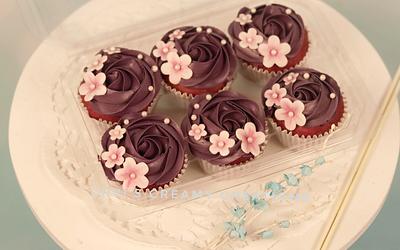 Purple cupcakes  - Cake by Urvi Zaveri 
