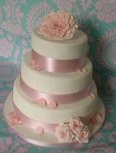Pink Rose Wedding cake - Cake by kimlinacakesandcraft