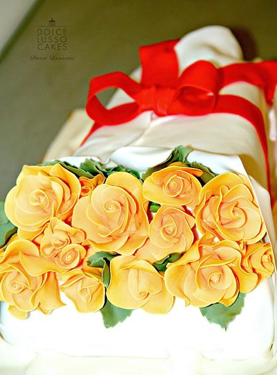 Yellow Roses - Cake by DolceLusso