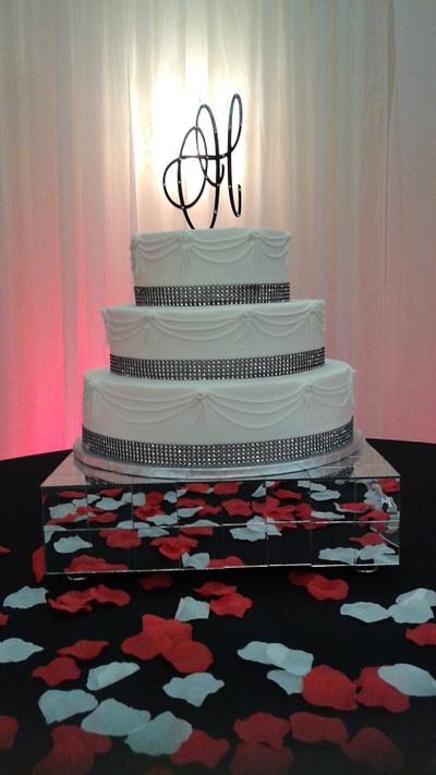 White Wedding Cake - Cake by Wanda