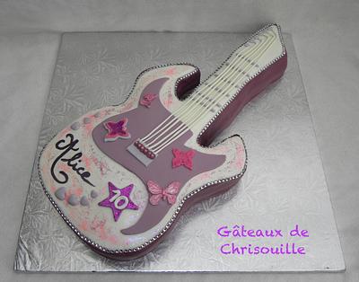 3d Violetta guitar - Cake by Gâteaux de Chrisouille