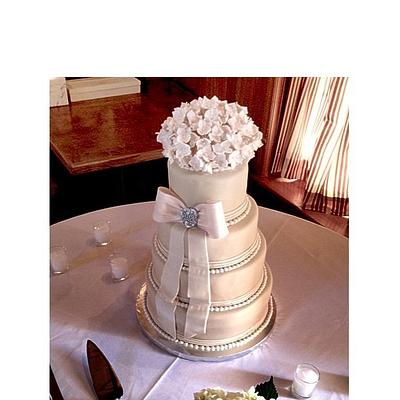 Hydrangea wedding cake - Cake by Lydia