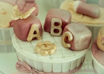 Baby Girl Cupcakes - Cake by Cake A Moda