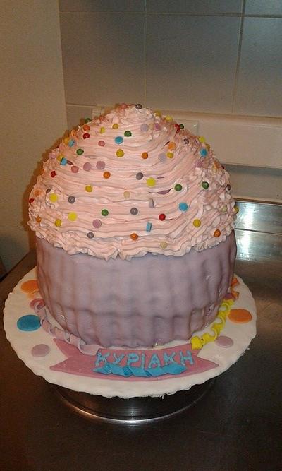 Giant cupkake - Cake by Maria Tsilinikou