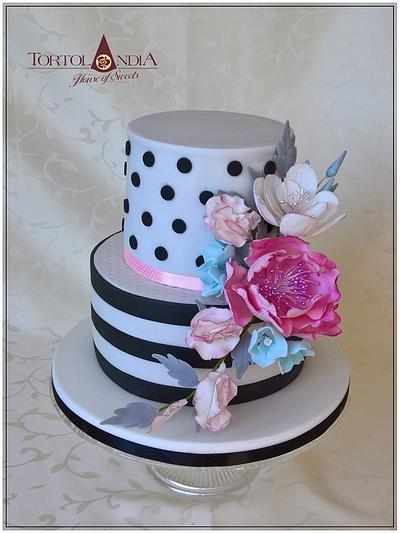Elegant cake with stripes - Cake by Tortolandia
