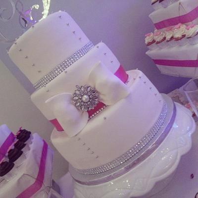 White ,  fuschia  and silver cake - Cake by DIVA OF CAKE 