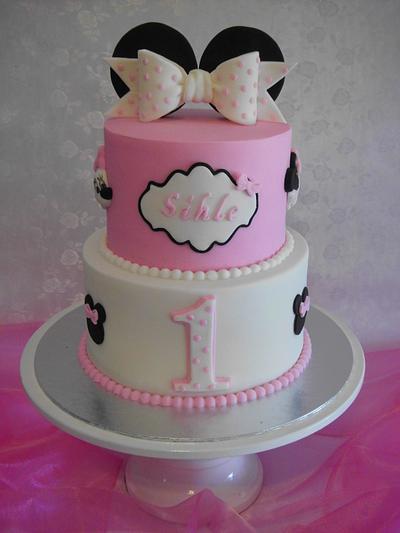 Minnie Mouse - Cake by Michelle