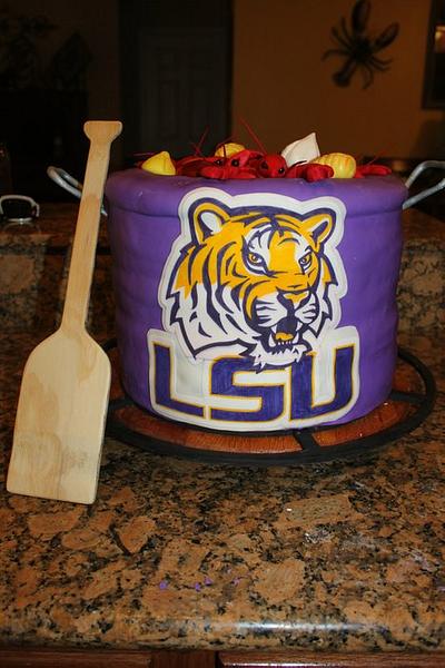 LSU Crawfish Boiling Pot - Cake by Covered In Sugar
