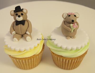 Mouse & Bear - Bride and Groom - Cake by bathcakecompany