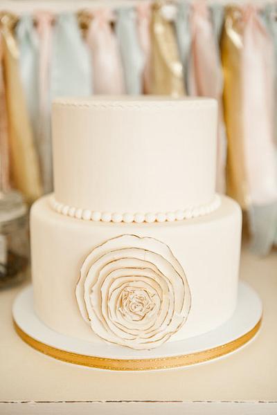 Ivory and Gold - Cake by sweetonyou
