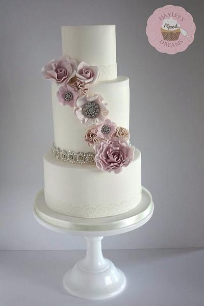 Fantasy flowers and bling - Cake by Pipeddreams
