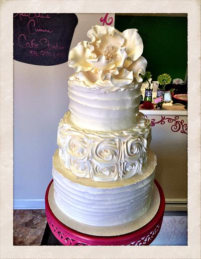 Wedding - Cake by leileiscuisine