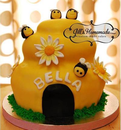 Beehive Cake and cupcakes - Cake by Jill Mostrales