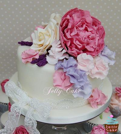Cottage Garden Flowers Wedding Cupcakes - Cake by JellyCake - Trudy Mitchell