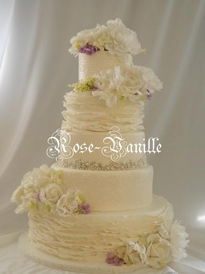 vintage laces and flowers - Cake by cindy