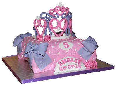 Tiara cake - Cake by Elin