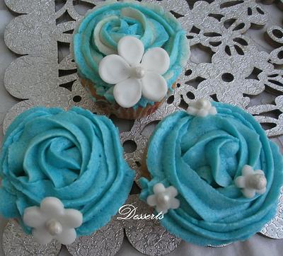Blue Vanilla Buttercream Cupcakes - Cake by ritz55