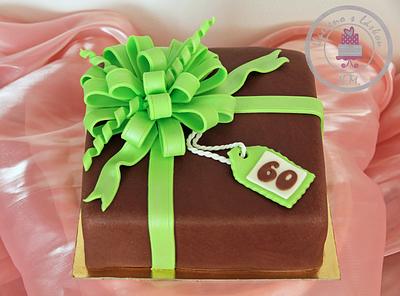 Gift With Pompom Bow - Cake by Tynka