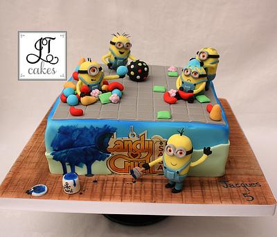 Minions / Candy crush cake - Cake by JT Cakes