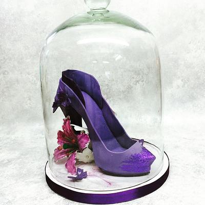 Purple shoe  - Cake by Claire Potts 