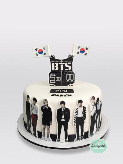 BTS Cake - Torta BTS - Cake by Dulcepastel.com