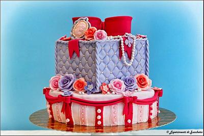 Pearls and roses cake - Cake by Esperimenti di Zucchero