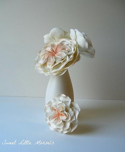 Sugar Cabbage Roses - Cake by Stephanie