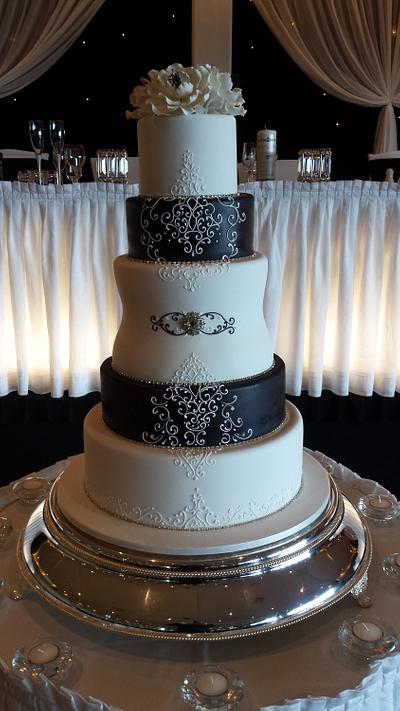 Black and white 5tier cake - Cake by Paul Delaney of Delaneys cakes