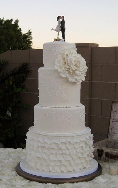 Vintage style wedding cake with ruffles and lace - Cake by sking