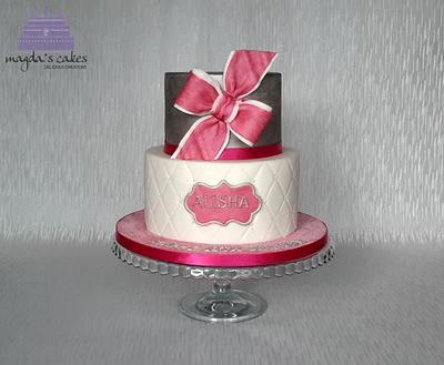 Pink and sparkles... - Cake by Magda's Cakes (Magda Pietkiewicz)