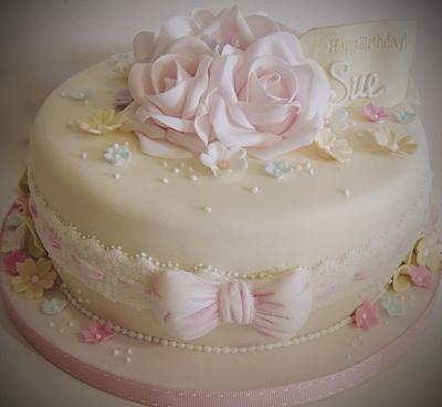 Vintage and lace - Cake by Shereen