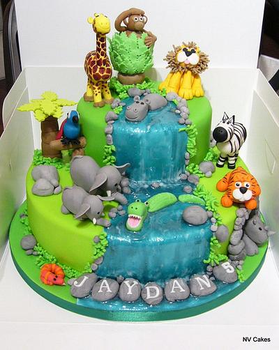 Jungle animal waterfall cake - Cake by Nikki