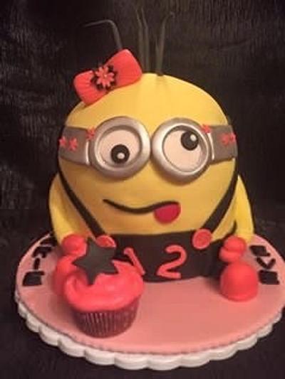 Girly  Minion  - Cake by Bagahu's Buttercream & More