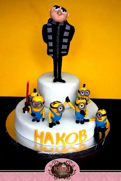 Gru and his Minions - Cake by IcingCupcake