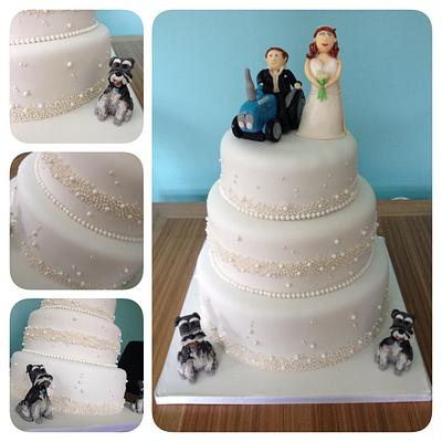 Beaded wedding cake - Cake by luciascakes