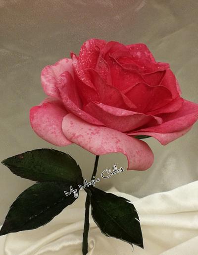 Wafer paper Rose - Cake by My Magic Cakes 