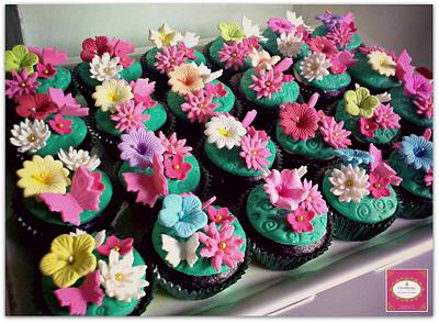 Flowers&Butterflies themed Cupcakes - Cake by Tina Salvo Cakes