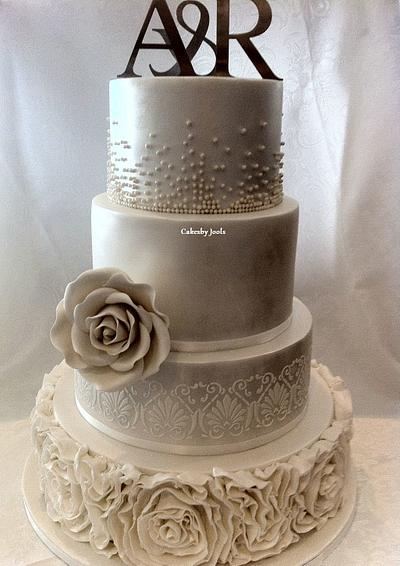 White wedding - Cake by Cakesby Jools