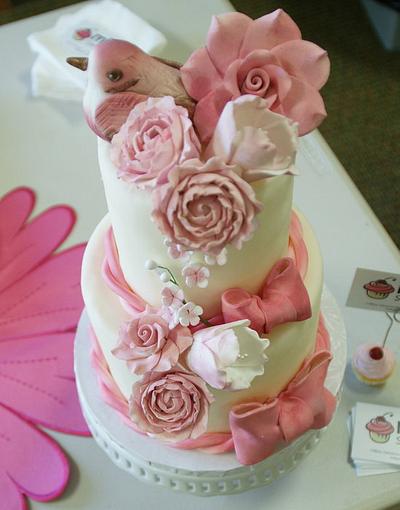 pink birdie cake  - Cake by milissweets