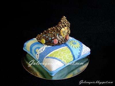 Patchwork cushion with chocolate crown - Cake by Gardenia (Galecuquis)