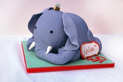 Baby Elephant and Bumblebee - Cake by Danielle Lainton